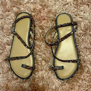 Flats/sandals. Wrap around ankle